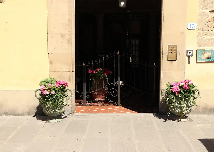 Piazza Pitti Palace - Residenza D'Epoca Florence, Italy